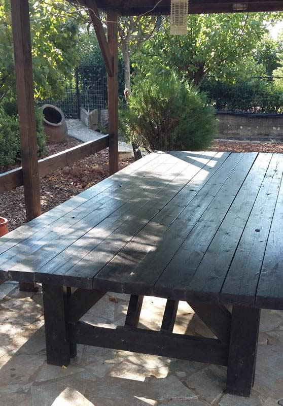 Μοναστηριακό τραπέζι με πλανισμένη ξυλεία