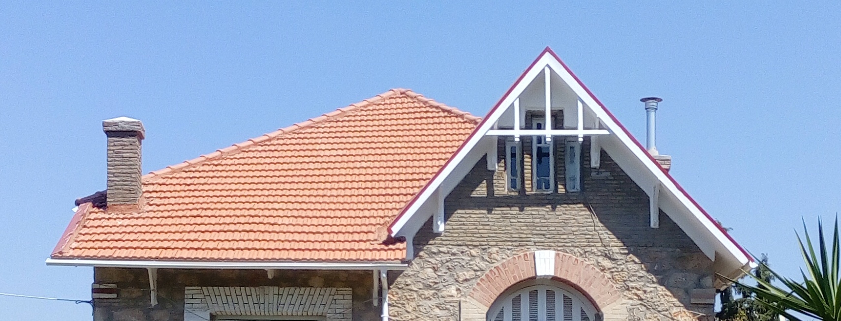 Κατασκευή στέγης με κεραμίδια Παναγιωτόπουλου